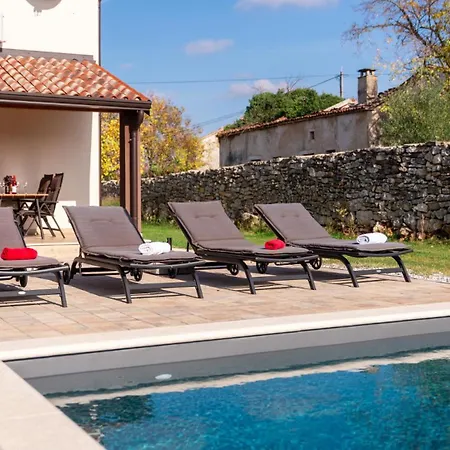 Beautiful Casa Noemi With Pool In Porec *