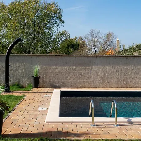 Beautiful Casa Noemi With Pool In Porec Rakovci