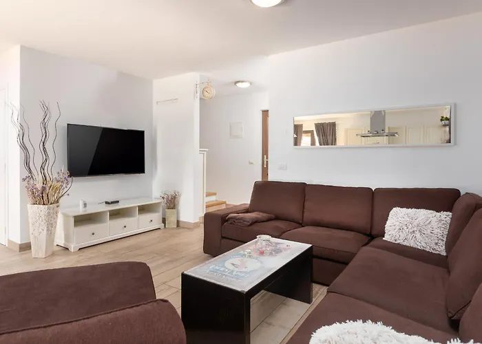 Beautiful Casa Noemi With Pool In Porec Βίλα