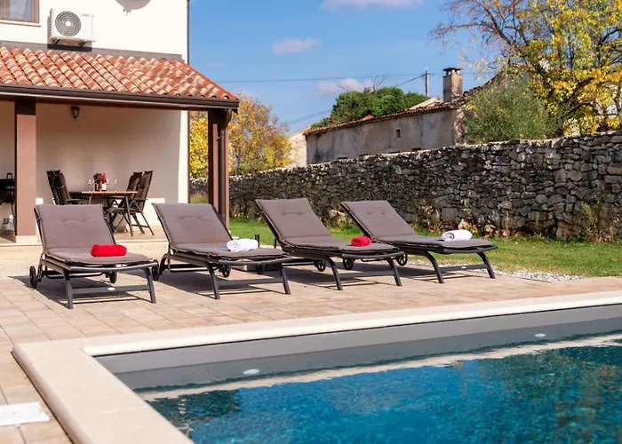 Beautiful Casa Noemi With Pool In Porec *