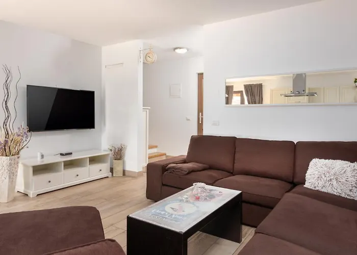 Βίλα Beautiful Casa Noemi With Pool In Porec Rakovci