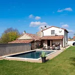 Beautiful Casa Noemi With Pool In Porec ヴィラ Rakovci