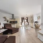 ヴィラ Beautiful Casa Noemi With Pool In Porec