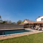Beautiful Casa Noemi With Pool In Porec Rakovci