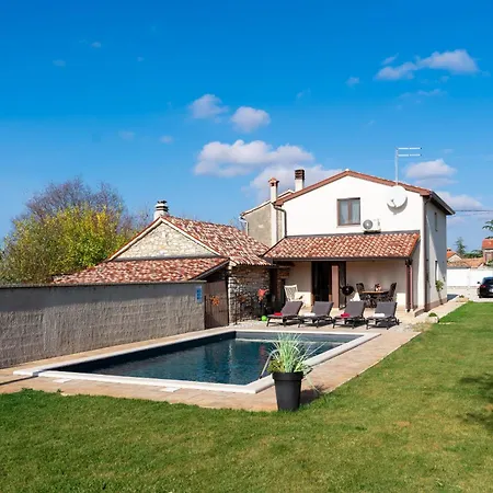 Beautiful Casa Noemi With Pool In Porec Villa Rakovci