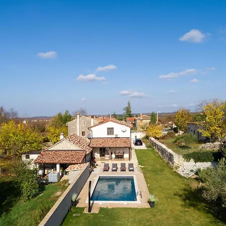 Beautiful Casa Noemi With Pool In Porec Villa