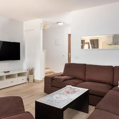 Villa Beautiful Casa Noemi With Pool In Porec Rakovci