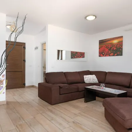 Beautiful Casa Noemi With Pool In Porec Villa *